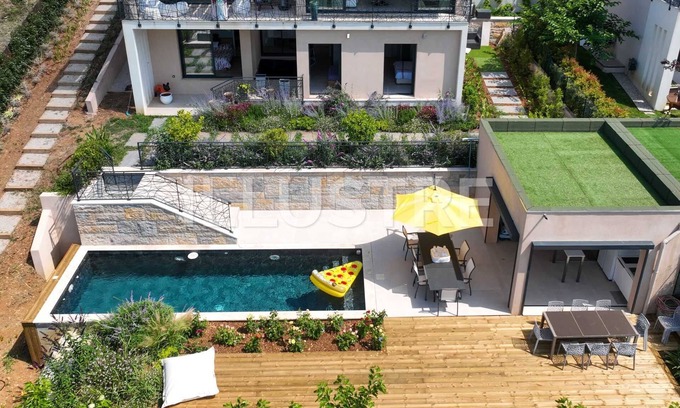 Cagnes-sur-Mer Villa | 6 Minutes to the Beach! New Panoramic Sea View Villa, Pool, jacuzzi & Garden!