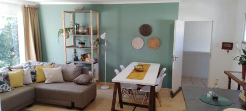Linden Apartment | 6 Olives on Third