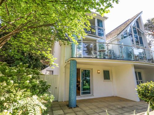 Sandbanks House | 6 Red Sails