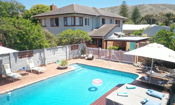 Eastcliff House | 6 Stemmet Lodge