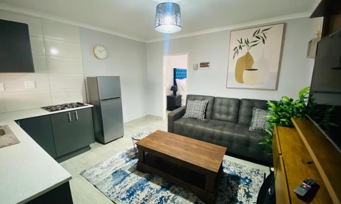 Bezuidenhout Valley Apartment | 6 the Curve Unit 3