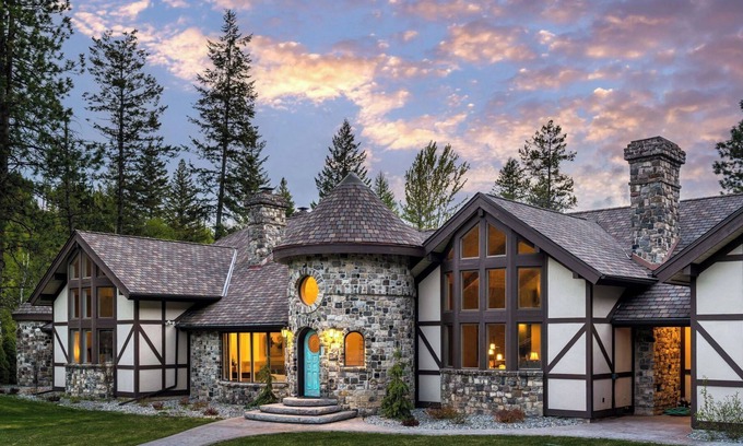 Kalispell House | 6000 Sqft Gated Estate on 21 acres