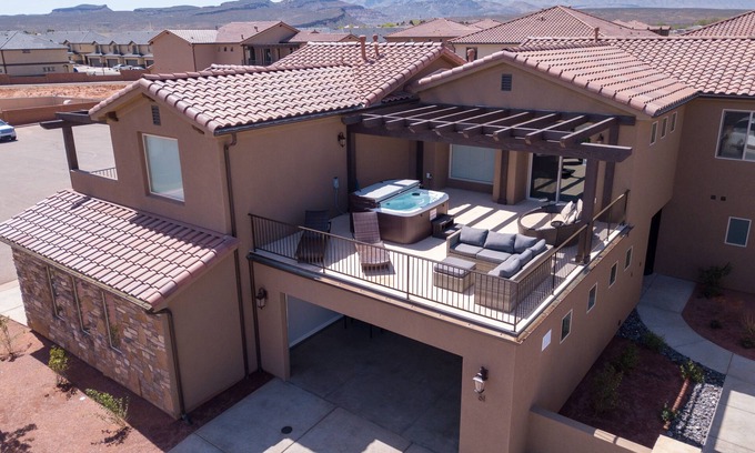 Santa Clara House | 61 Heated pool, private hot tub deck 4 master suites 6 bathsleeps 15+