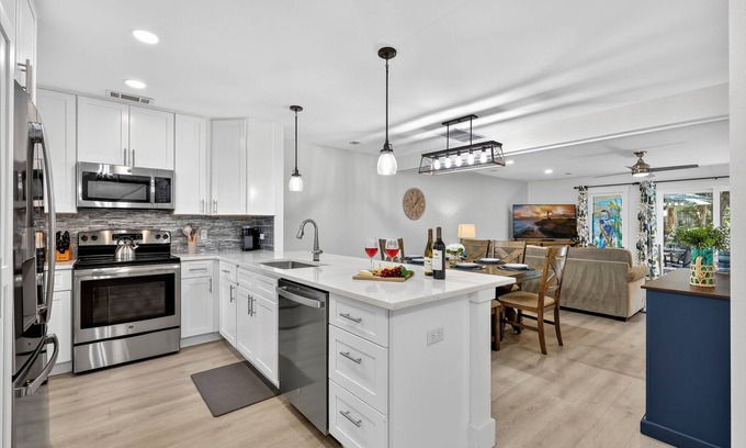 Palmetto Dunes Condo | 613 Queen's Grant @ Palmetto Dunes | Prime Location | Triple Twin Bunk Bed | Cozy Patio