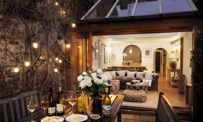 Henley-on-Thames Villa | 63a bell street · Dolls House - Luxury Townhouse