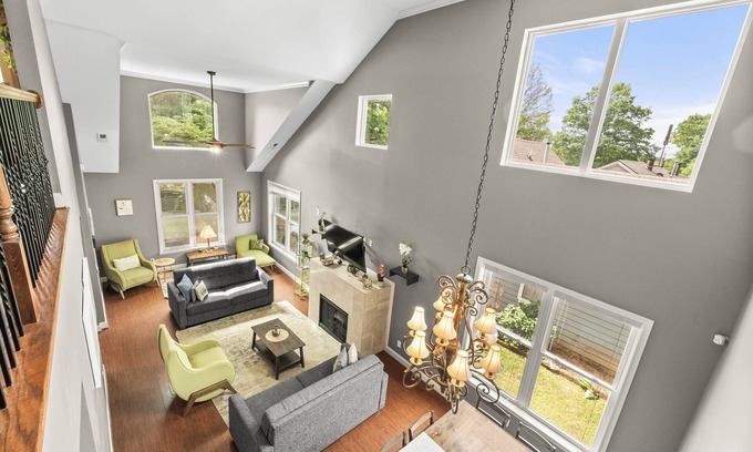 Biddleville House | 6bd 4bth, 9 beds - Uptown, Airport, Blume, Nascar HOF & BOA Stadium