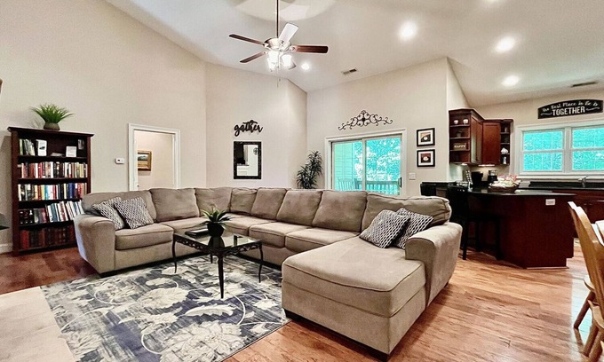 Arden House | 6br/4ba Home w/Game - weekly and monthly rates available
