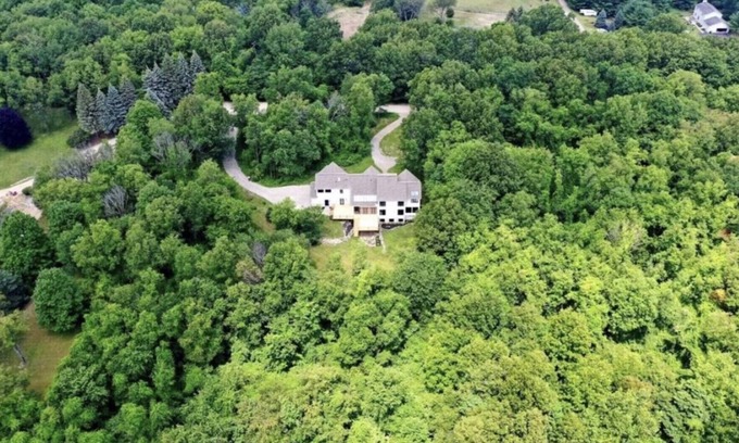 Milford Other | 6BR Modern Farmhouse Retreat | 5acres of Forest!