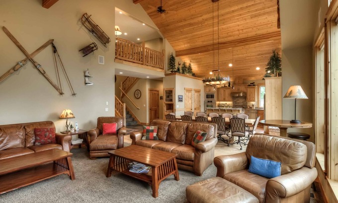 Deer Park House | 6BR, Sunriver, Hot Tub - Elkhorn Lodge