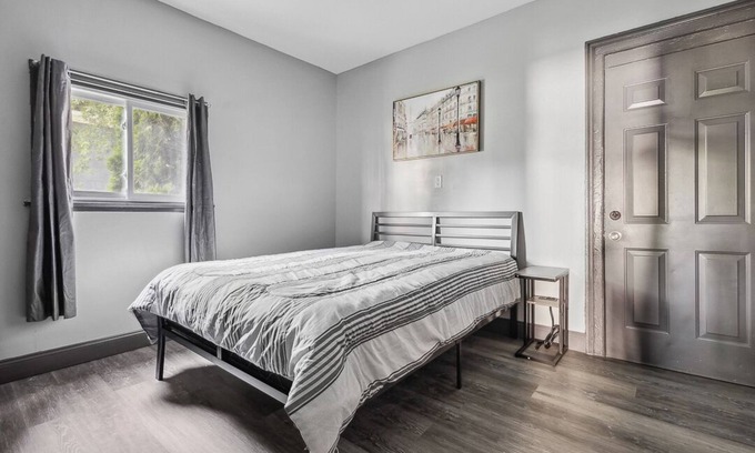 Downtown Niagara Falls House | 6Br Vacation Spot-Minutes To Niagara Falls Usa