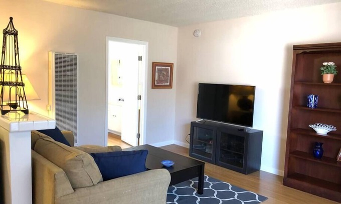 Ocean Park Apartment | 6N Turnkey Coastal Apartment Upper