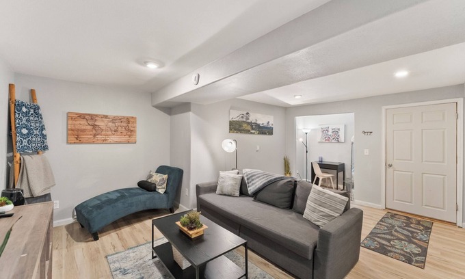 Colorado Springs House | 7/31- 8/2 now available Updated 2br Minutes from downtown- backyard & Firepitsnn