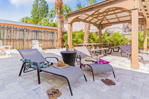 Bay Esplanade House | 7 Bedroom 5 Bath Home with Cottage on Clearwater Beach!