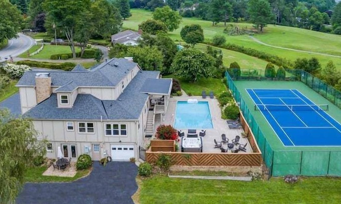 Hendersonville Apartment | 7 Bedroom 682207 by Houzlet