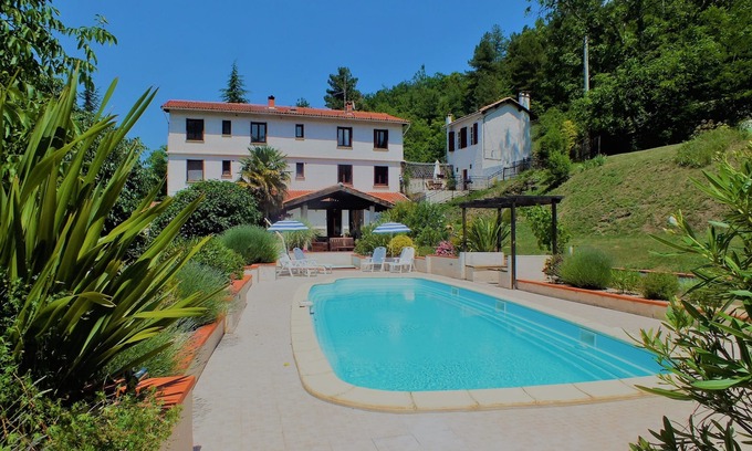 Sahorre House | 7-bedroom house with pool, excellent facilities and stunning mountain views
