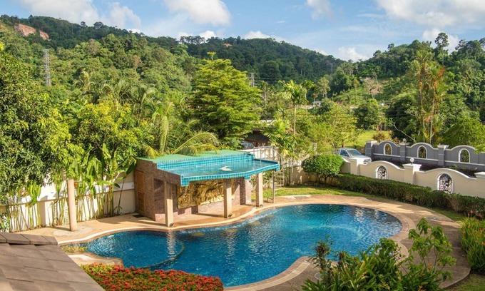 Kathu Villa | 7 Bedroom Pool Villa in Kathu SV1