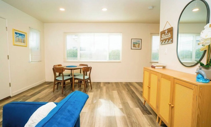 Pacific Beach Apartment | 7 Blocks to Pacific Beach King Bed + PS4