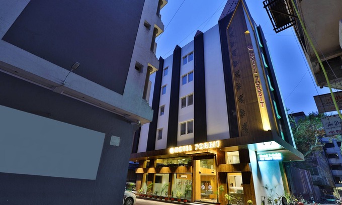 Surat Hotel | 7 Orbit Hotel Surat