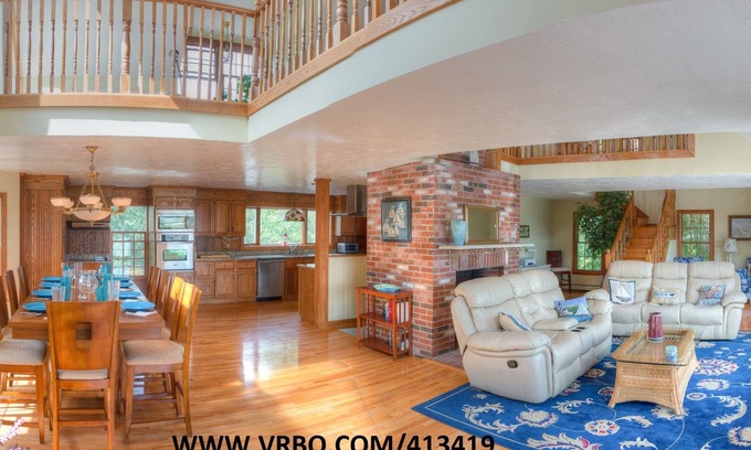 Ellisville House | 7 person hot tub! 4 Suites plus! Sleep 16, 5+baths, 5 min walk to beach