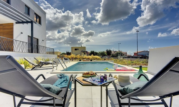 Pomer House | 700 metres to the beach with private pool, WiFi, sea view