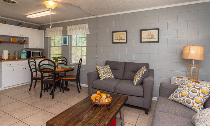 Lamar Condo | 71 m² Condo ∙ 2 bedrooms ∙ 4 guests