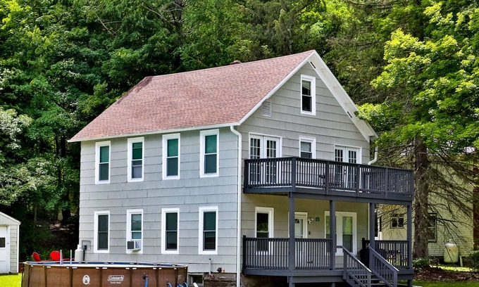 Tannersville Ski Chalet | 7BR 3Bath Chalet Modern Home 5mins from Hunter