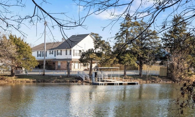 Warr Acres House | 7BR Lakefront Retreat for Family + Friendsgiving w/Hot Tub #NH
