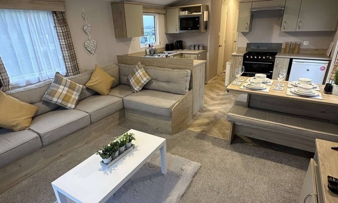 Selsey House | 8 Berth Caravan in West Sands Seal Bay Resort