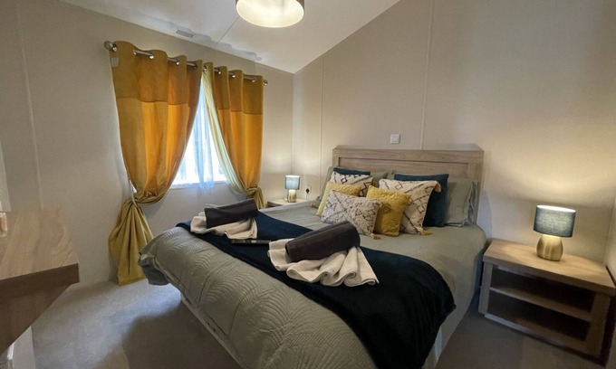 Tattershall Cabin | 8 berth luxury lodge at Tattershall lakes