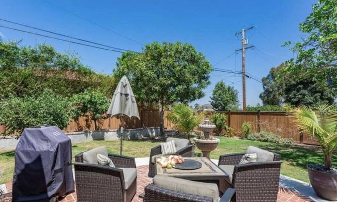 Kensington Cottage | 800 sq ft oasis in kensington