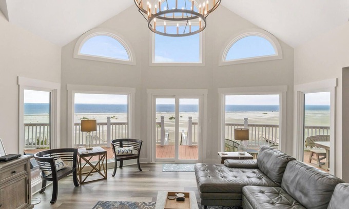 Saint Helena Island House | 805 Marlin Dr