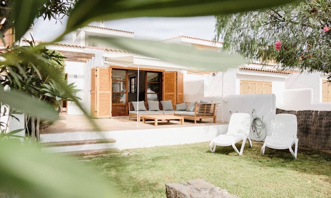 San Miguel de Abona Ski Chalet | 85 Seafront, golf, swimming pool