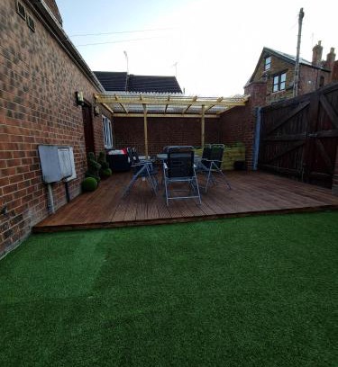 Sheffield House | 8Bed and 9Bath Ensuite House with Hot Tub and Free Wi-Fi