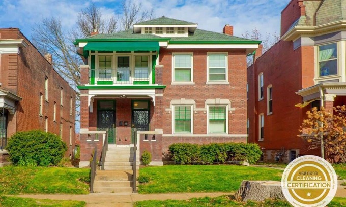 Shaw House | 8BR @ Tower Grove Park | Sleeps 22 /ABODEbucks