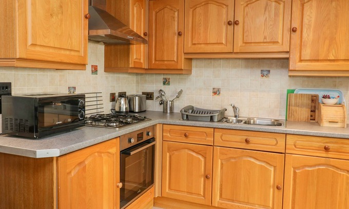 Newquay Apartment | 9 BEACHCOMBERS APARTMENTS, country holiday cottage in Watergate Bay