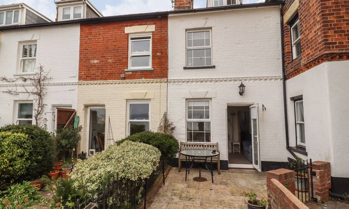 Lympstone Cottage | 9 HAREFIELD COTTAGES, pet friendly, with a garden in Lympstone