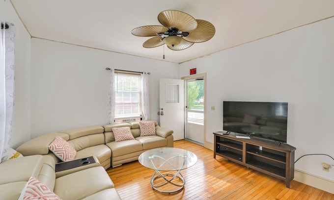Malden Apartment | 9 Mi to Dtwn Boston: Cozy Malden Apartment