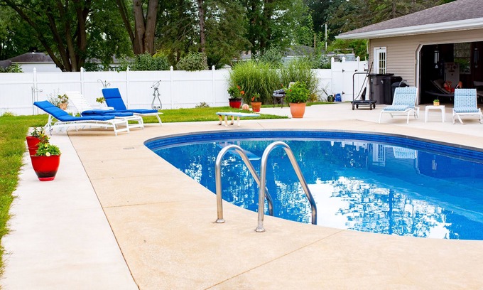 Mishawaka House | 9 Miles to Notre Dame! Sleeps 9, Open Concept House with TONS of sitting areas!
