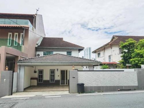 Tanjung Bungah House | 90 Home4Stay 2storeySemi-D gurney&beach Shopping local food