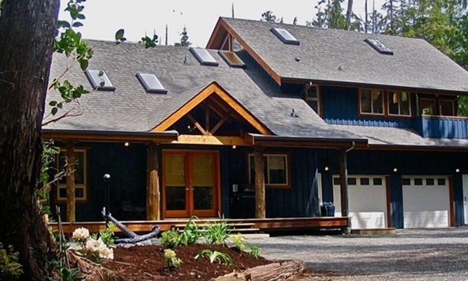 Tofino House | 900 yards from South Chestermans Beach: Tranquil Accommodations