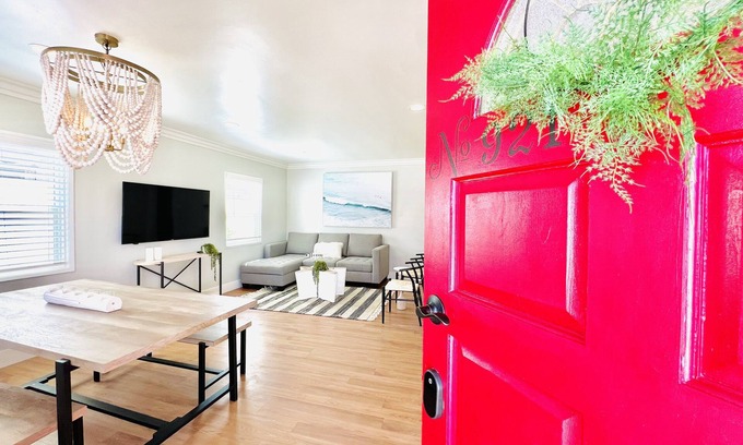 Pacific Beach Cottage | 921- Beachside Cottage-Hottest location in San Diego