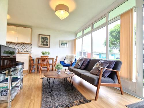 Stalham Ski Chalet | 93 Broadside Holiday Chalet near Broads & Beaches