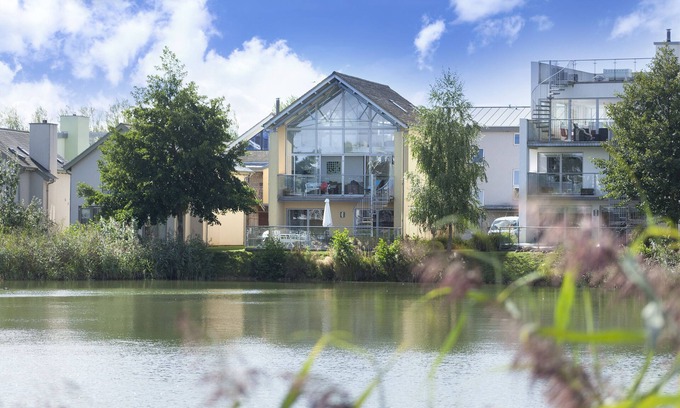Somerford Keynes House | 94 Howells Mere, Lower Mill Estate/4 bed/3 bath/3 storey/lakeside/sleeps8 +1 spa