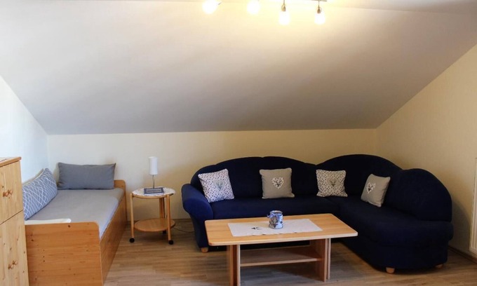St. Oswald Apartment | 95qm-Feriendomizil mit möbliertem Balkon & WLAN