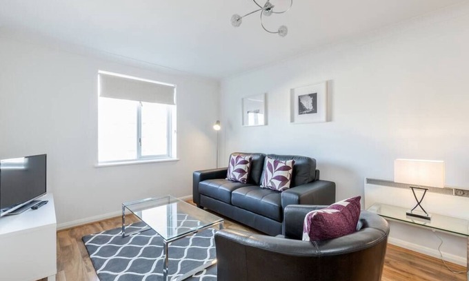 Grove Apartment | 97 Regents Court -1 bedroom apartment