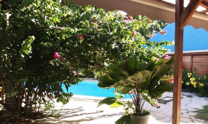 Saint-Charles Apartment | 971F2-Gîte Sud-Ô-Naturel, "Mangue'Divine" pool view