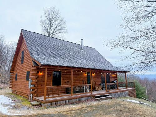 Franconia Ski Chalet | 9N Mountainside Cabin in Franconia Heights with Stunning Views!