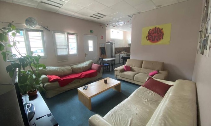 Aubervilliers House | A 15 Minutes de Paris Centre. Grand Bâtiment, Capacité de 40 Personnes