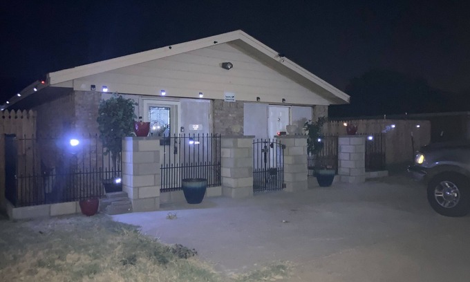 Wichita Falls Apartment | A 2 Bedroom 1 bath apartment with fireplace 101-A+Food Pantry