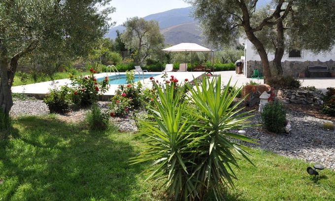Orgiva House | A 2 bedroom country house with large private garden and swimming pool